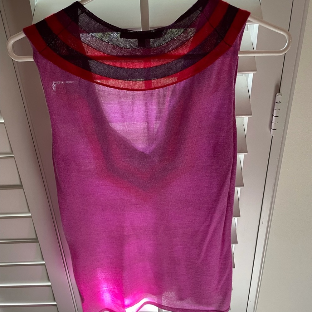Gucci Low Cut Top. Like new, barely worn.